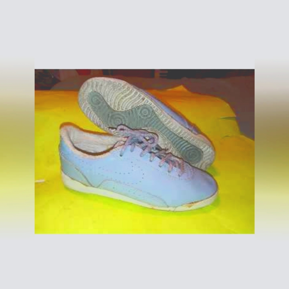 Extremely rare vintage Nike sneakers from 1984! Size 7 women
